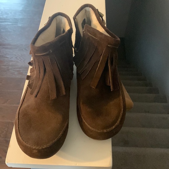 Dark brown fringe boots - Picture 1 of 3